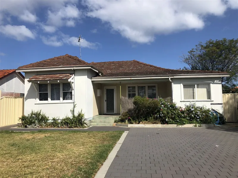 Lovely Home with Character in Central Mandurah!