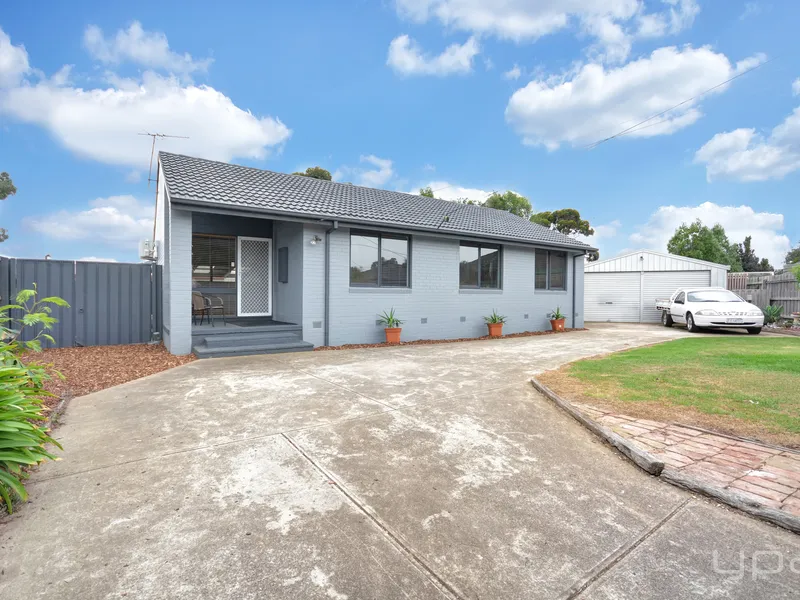 QUIET COURT LOCATION ON A WHOPPING 611M2 APPROX BLOCK WITH SHED!