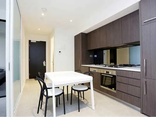 Fully Furnished Apartment! Walk to Melbourne Central and RMIT University!