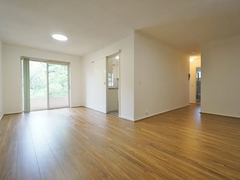 Renovated Large Two Bedroom Unit Close To Station and Coles Supermarket