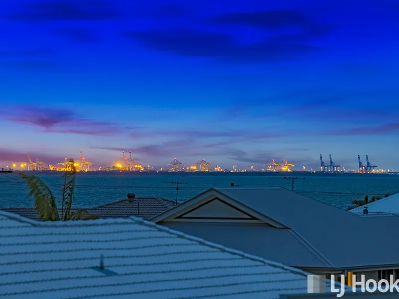 Family home with Panoramic Bay Views & Dual Living