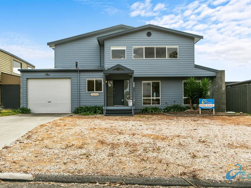 PANORAMIC VIEWS OVER LAKE VICTORIA