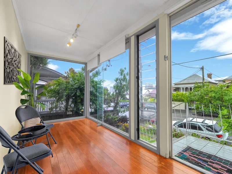 Beautiful and Spacious Cottage. Pet Friendly