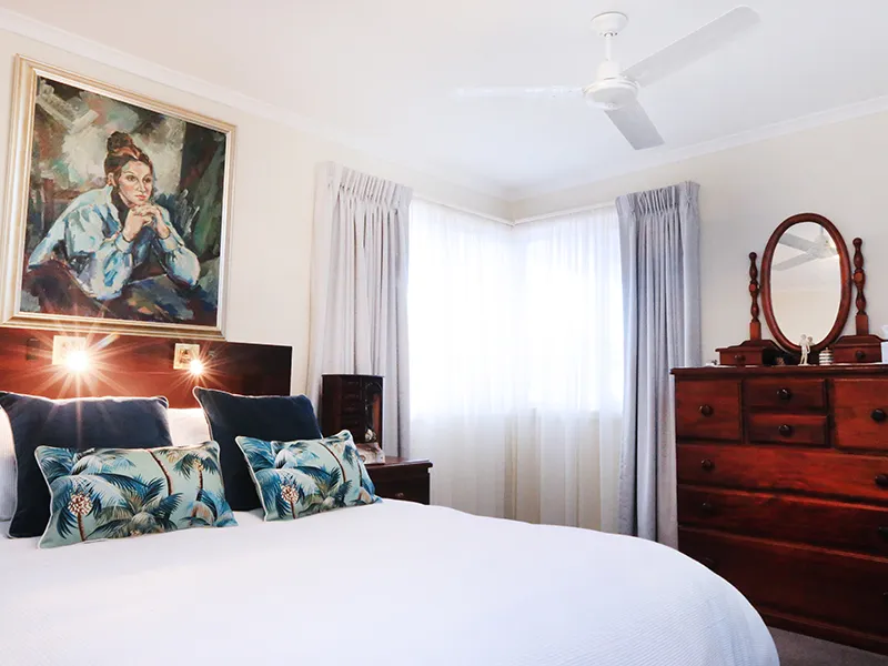 Beautifully refurbished retirement unit in a welcoming small community