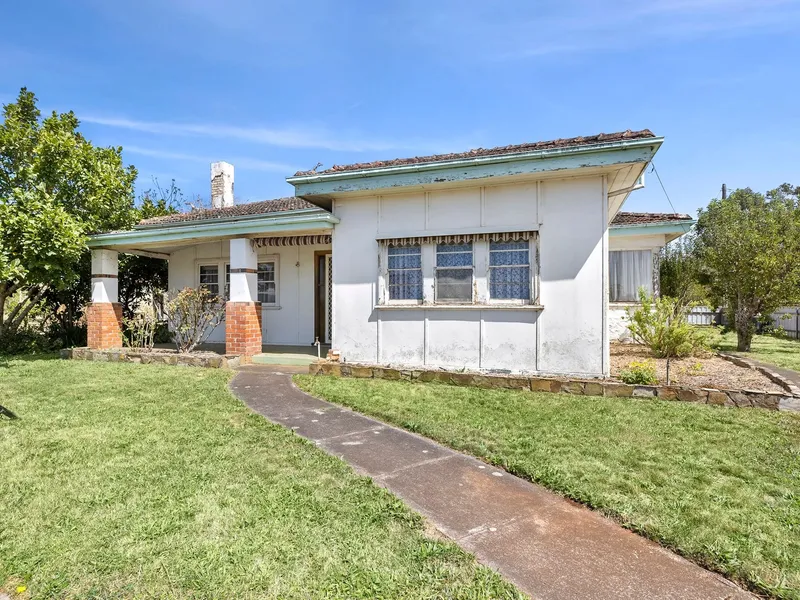 Historic Lifestyle Property on Premium Land with Bore Water