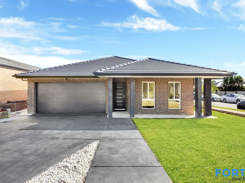 Modern Family Home + 538m2 corner block !!