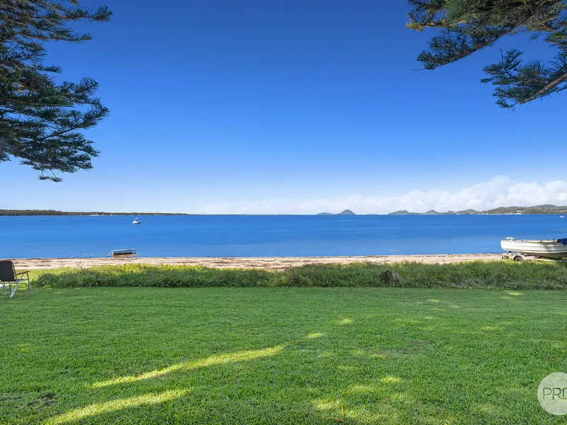 LUXURIOUS LIFESTYLE WATERFRONT PROPERTY!