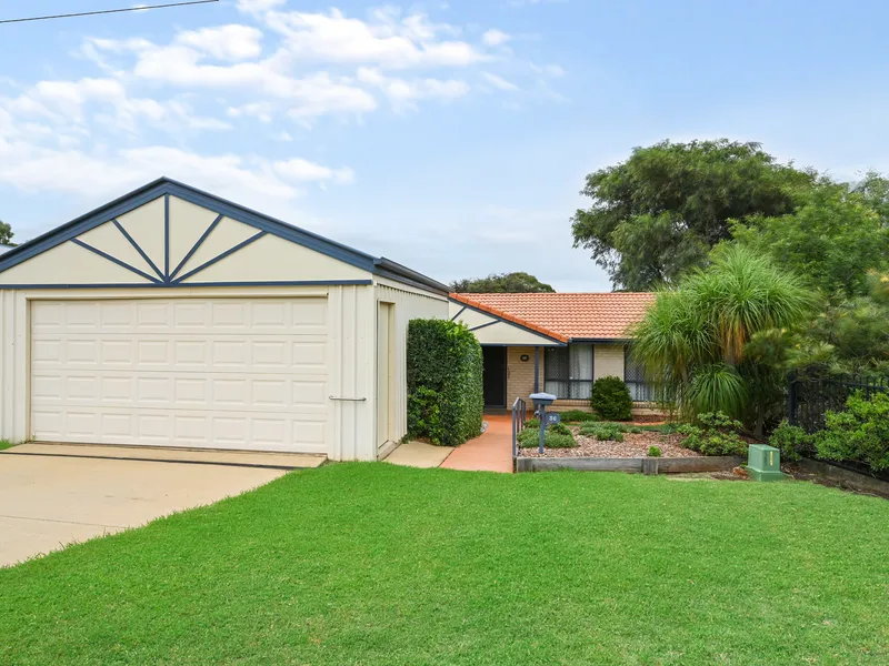 SPACIOUS FAMILY HOME IN DARLING HEIGHTS