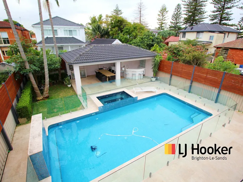 ENTERTAINERS DREAM - LUXURY HOME BY THE BEACH!!!