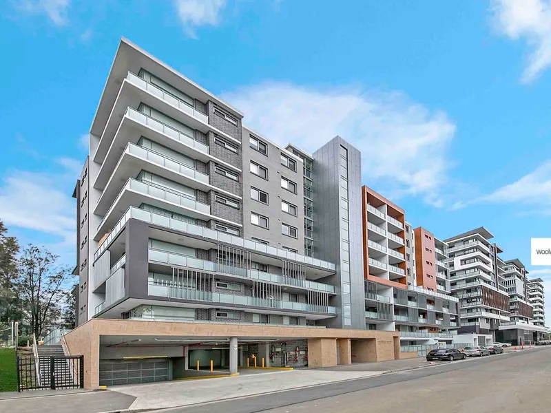 Modern Top Floor Apartment with Large Balcony