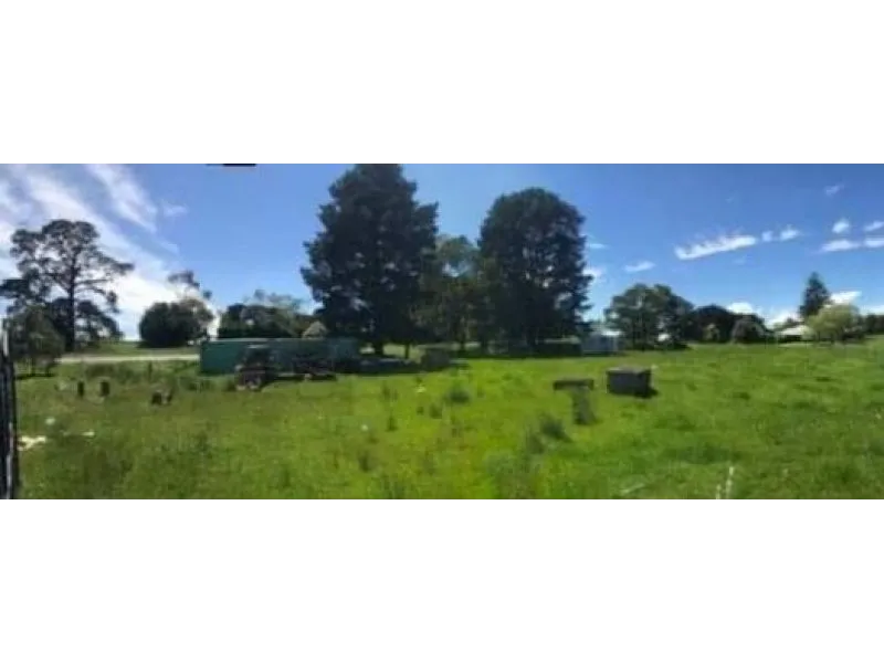 8.5 acres town centre 5 acres farming / future residential + 3.5 acres commercial