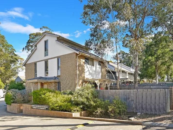 Tri-Level Townhouse with 2 Courtyards