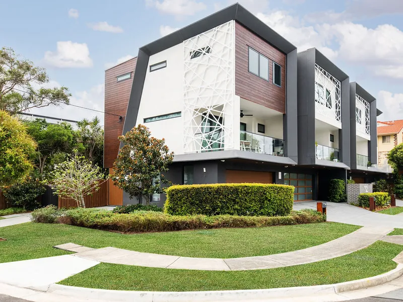 End Terrace House On The Corner - Over Three Levels