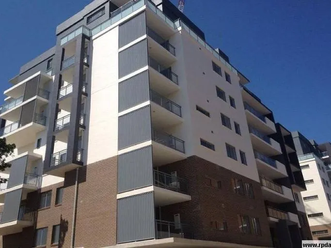 Modern Ground Floor Unit With Grassed Courtyard