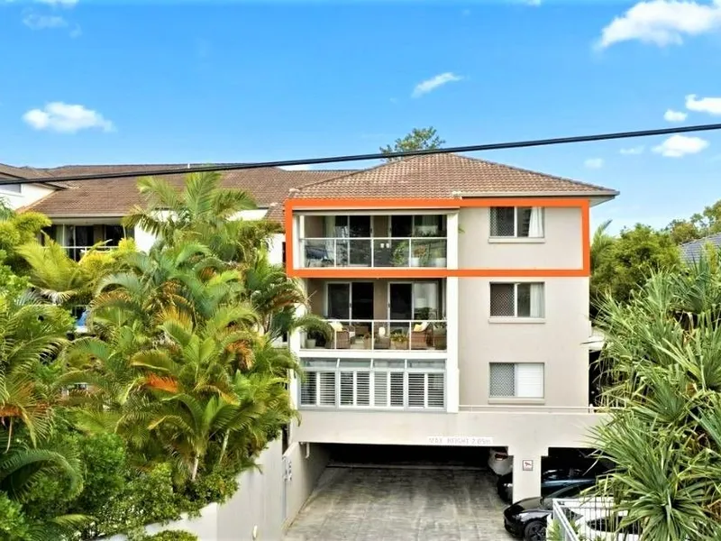 2 Bed Unit In The Heart Of Burleigh