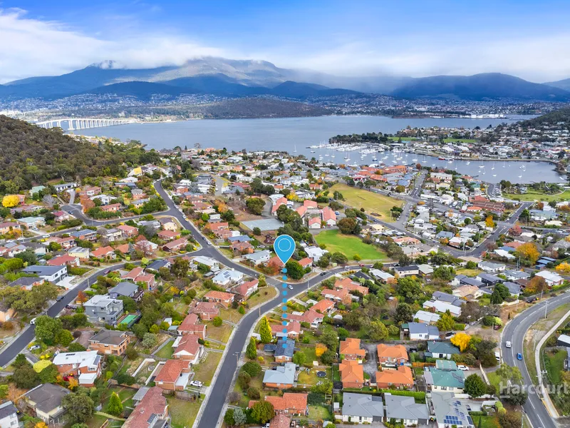 Timeless 60s character in a sought-after location