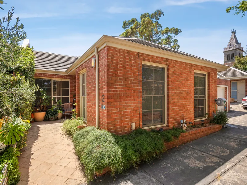 Sunny Single-Level Serenity