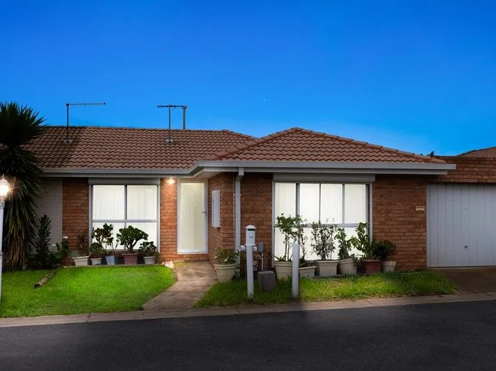 Ideal location, 2 Bedroom Unit