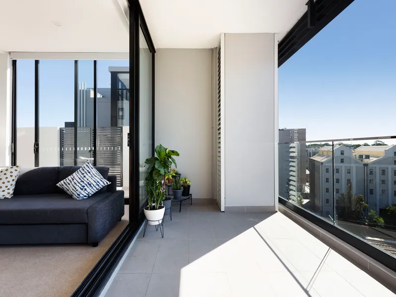 Huge north-facing apartment with city views