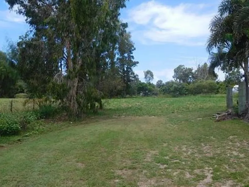 LARGE RESIDENTIAL BLOCK AT THE BEACH !