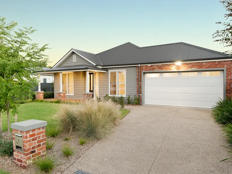 Easy Designer Living in Chic Hunter Street