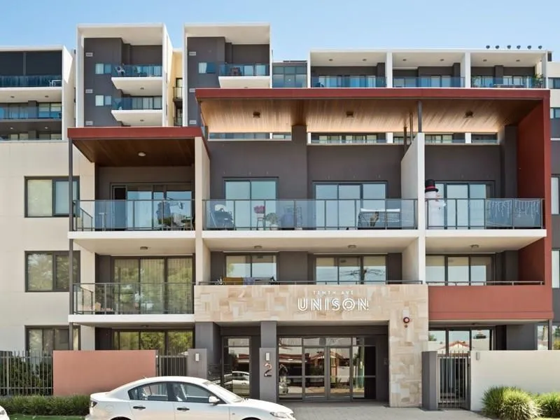 ARE YOU LOOKING FOR RESORT LIFESTYLE LIVING?