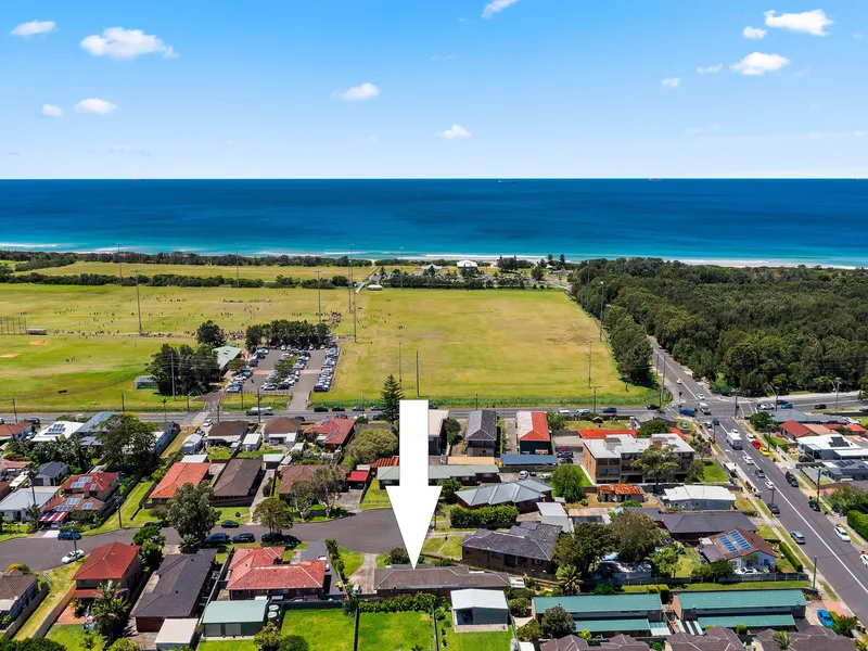 Proudly presented beachside unit
