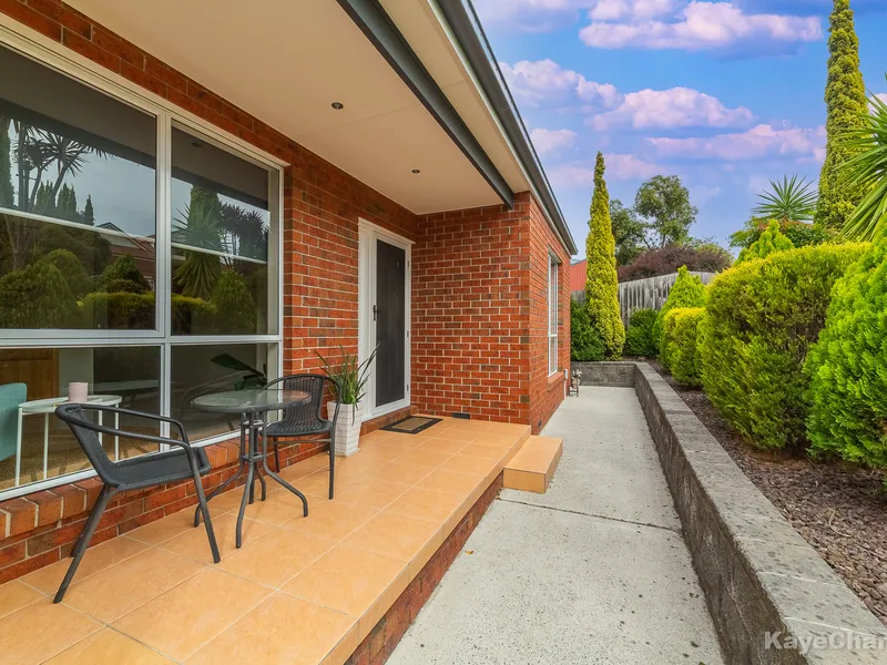 Beaconsfield Living of Grand Proportions