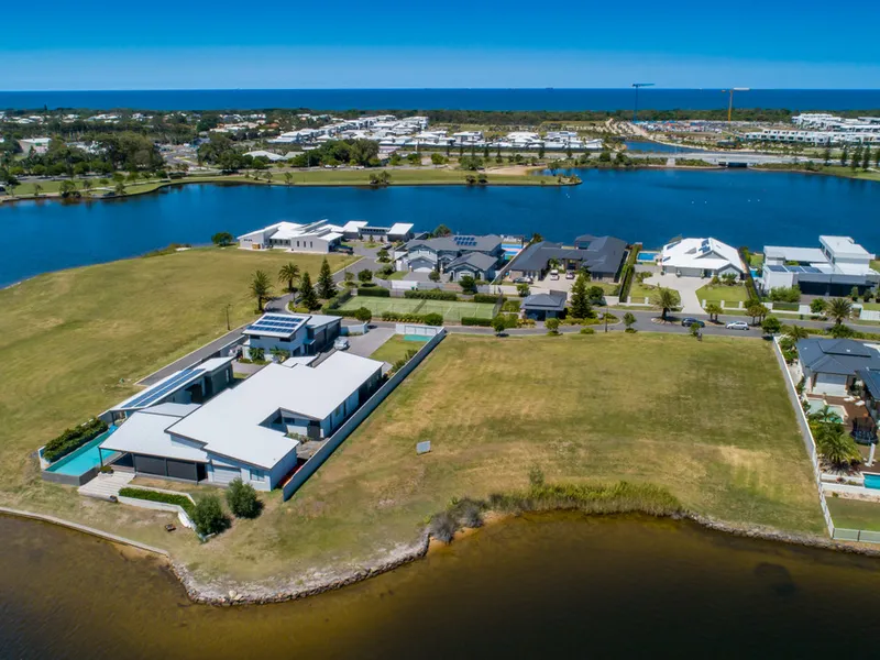 Rare Large Stunning Waterfront!!!