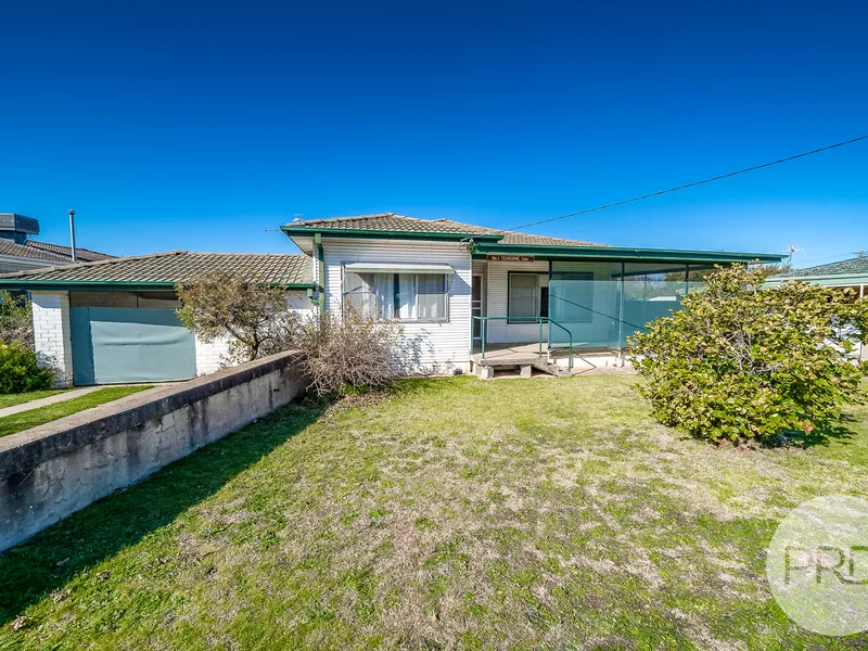 1 Tichborne Crescent, Kooringal NSW 2650