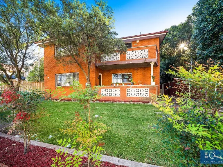 Fully renovated 3 Bedrooms unit. 