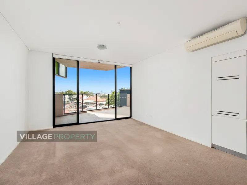 SUPERB ONE BEDROOM APARTMENT WITH CAR SPACE IN THE HEART OF REDFERN - URBA