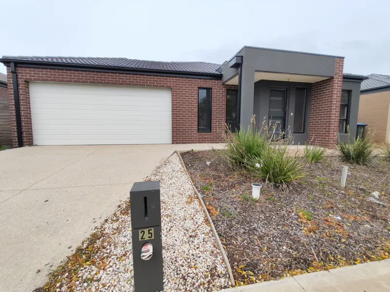Cozy home located in central Point Cook
