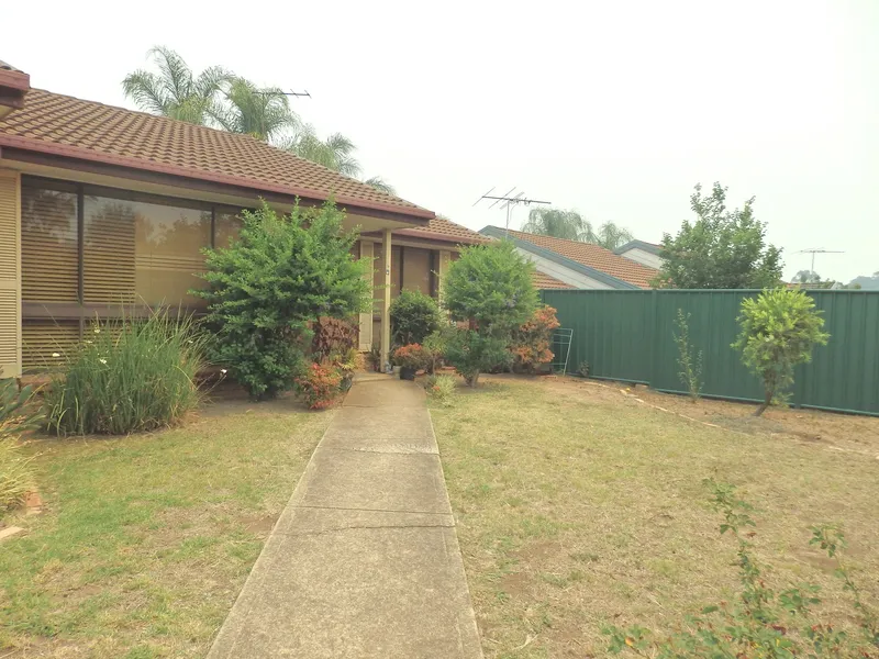 WELL PRESENTED 2 BEDROOM VILLA IN QUIET COMPLEX!