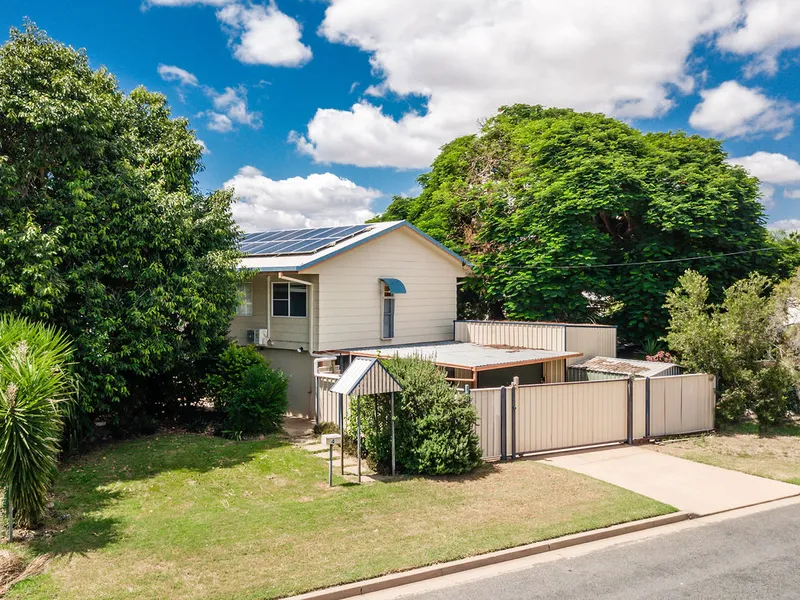 IMMACULATE HI-SET HOME WITH SHED AND SOLAR