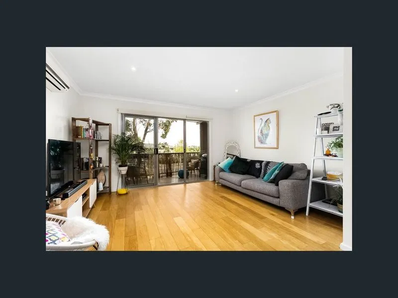 Stunning Townhouse In Great Location