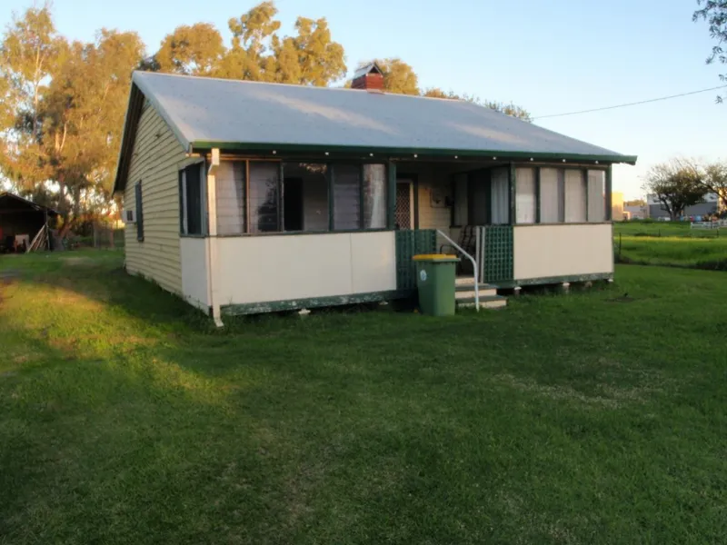 ASCOT  ON  SWAN  RIVER  FRONT