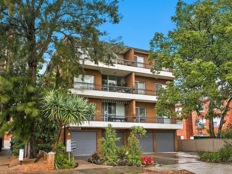 RENOVATED BAYSIDE APARTMENT