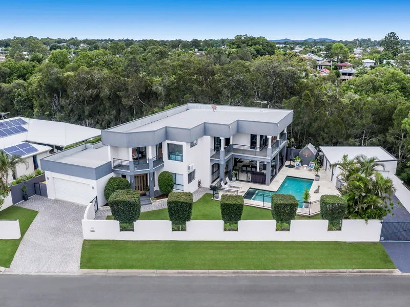 Stunning Family Oasis Backing onto Creek and Parkland - Watch the video more insight. 