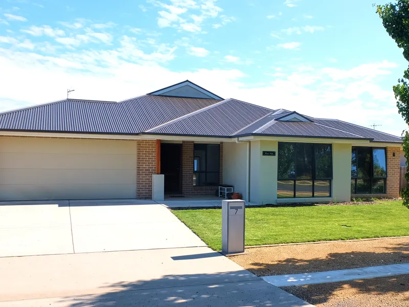 Welcome to 7 Joan Street