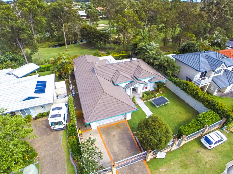Golf Course Views, Close to GC Griffith University Hospital 