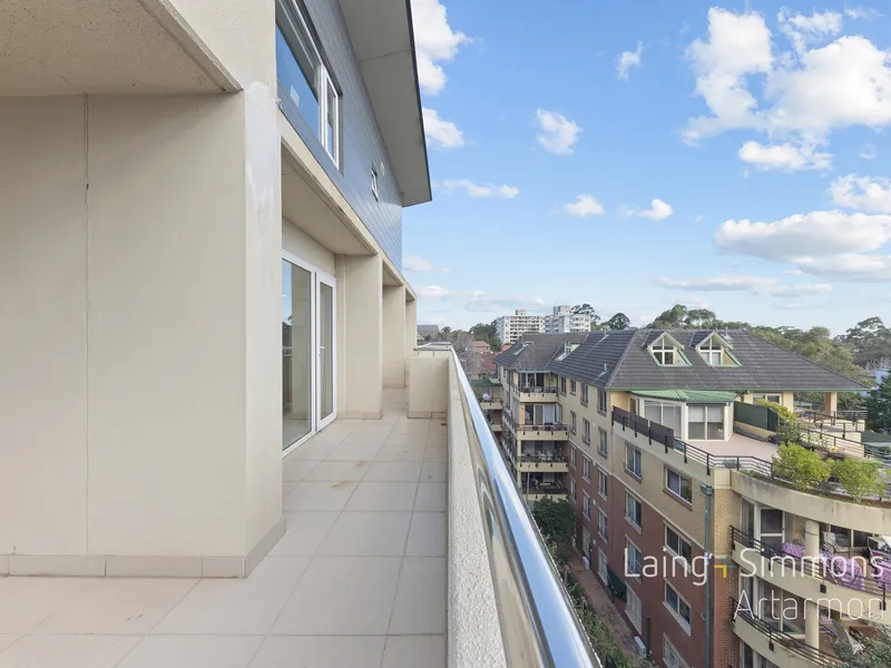 Supreme top floor vista, Private with Wrap-Around balcony