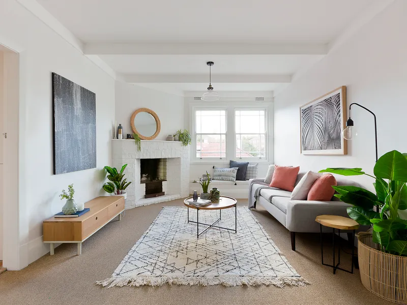 Art-Deco stunner by the sea