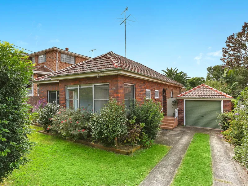 Superb Home On 645sqm Block In Prized Address