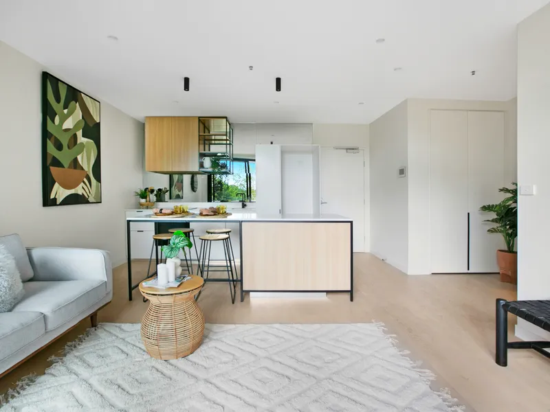 Chic And Convenient In Fabulous Fairfield!