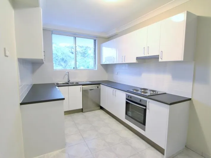 FULLY RENOVATED 2 BEDROOM APARTMENT WITH DOUBLE LOCK-UP GARAGE