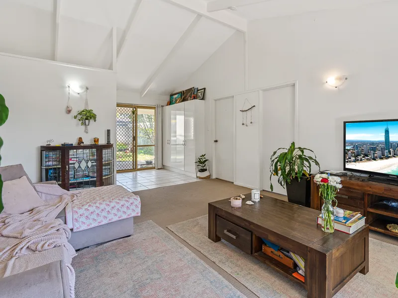 Solid 1st home or investment opportunity!