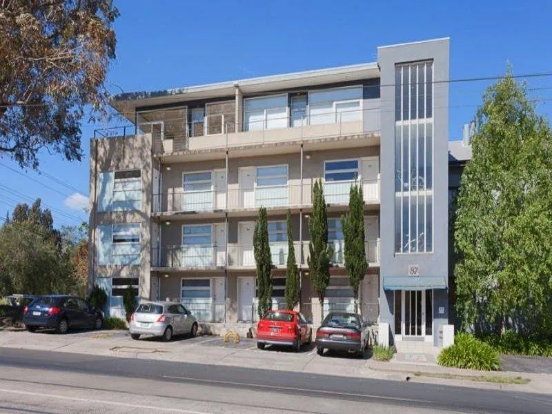 In a great location; close to transport and popular Chapel St