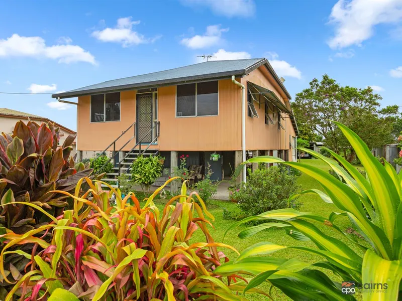 Queenslander in Country Town on a Flat 1,457m2 Block