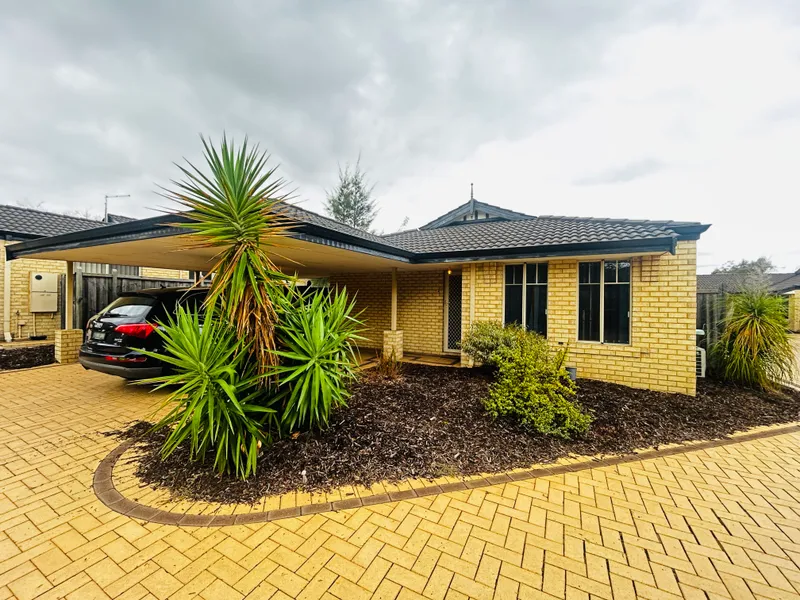 LOW MAINTENANCE 3X1 IN WELL PRESENTED COMPLEX